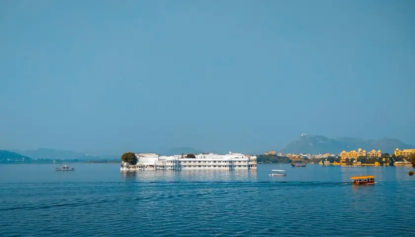 luxury-golden-triangle-tour-with-udaipur