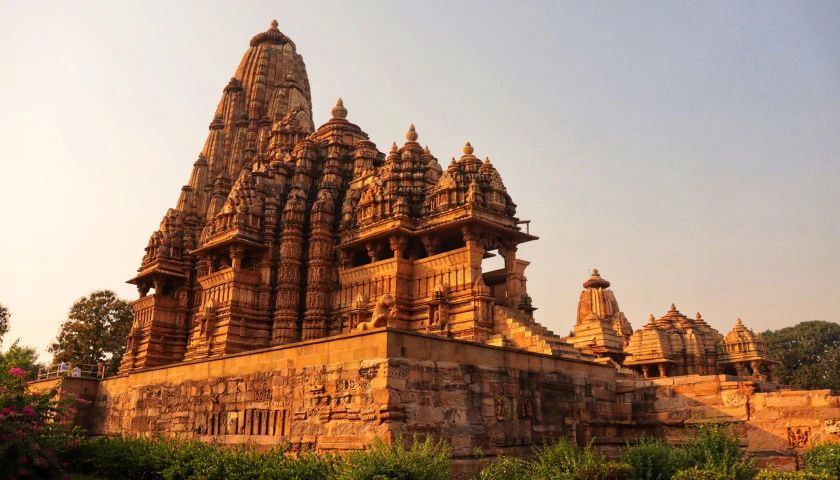 golden-triangle-tour-with-orchha-khajuraho-and-varanasi