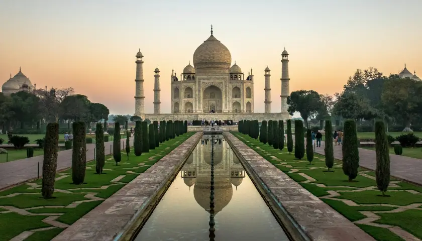taj-mahal-overnight-tour-from-delhi-by-car